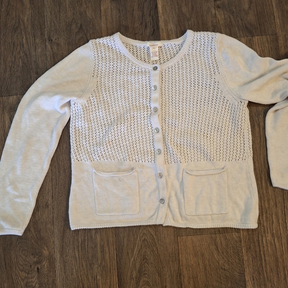 Sundance Double Pocket Knit Cardigan Sweater with Mother of Pearl Shell Buttons. - Picture 5 of 11